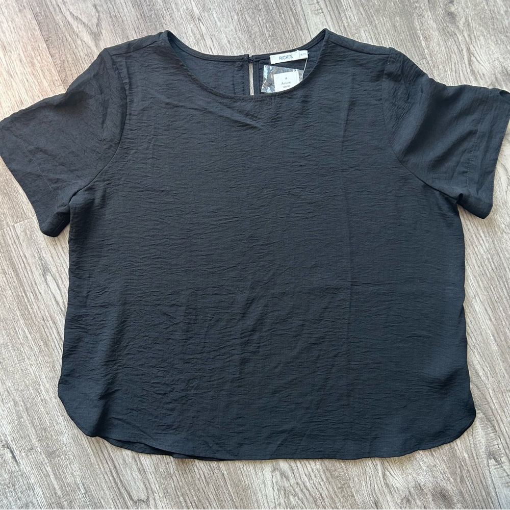 BNWT Black Women's Top size xl